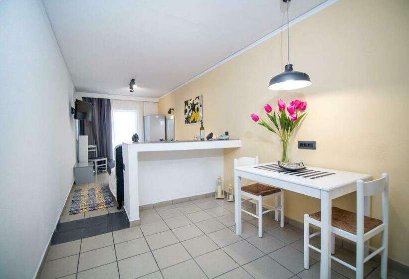 إستوديو قياسى, Kahlua Hotel Apartments
