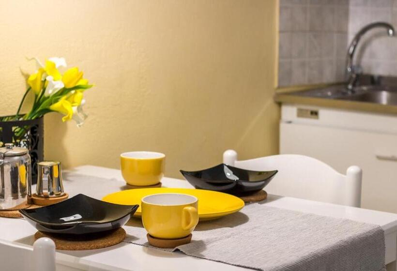 إستوديو قياسى, Kahlua Hotel Apartments