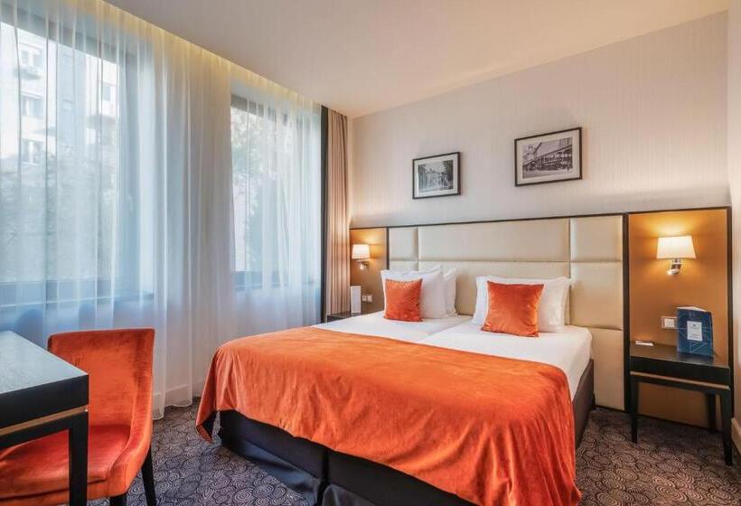 Номер Стандарт, Eurostars Danube Budapest
