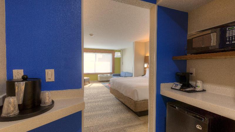 סוויטה מותאמת לאדם עם מוגבלויות, Holiday Inn Express & Suites Tulsa Midtown, An Ihg