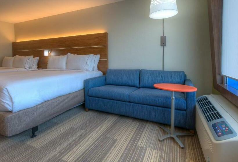 מיטת קינג בסוויטה, Holiday Inn Express & Suites Tulsa Midtown, An Ihg
