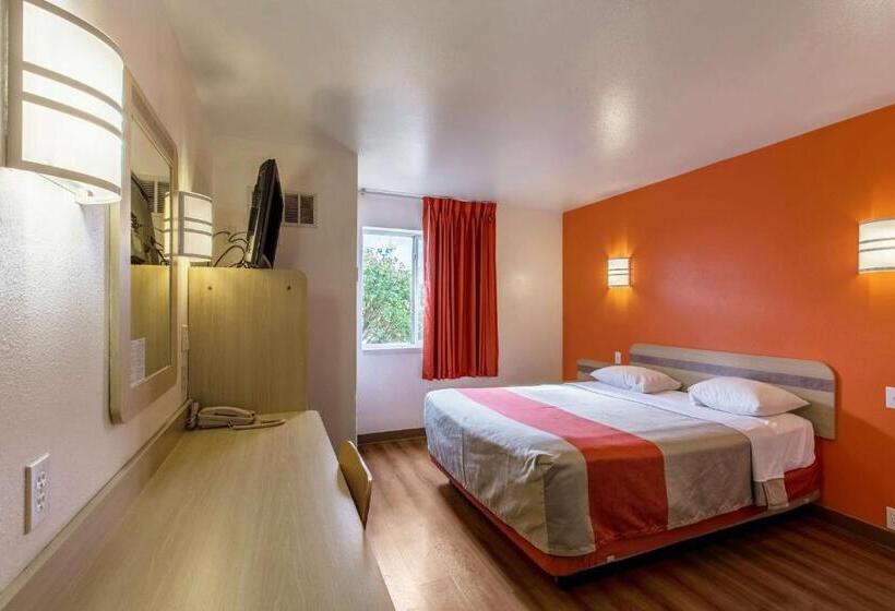 Номер Стандарт, Motel 6 Baraboo, Wi   Lake Delton Wisconsin Dells