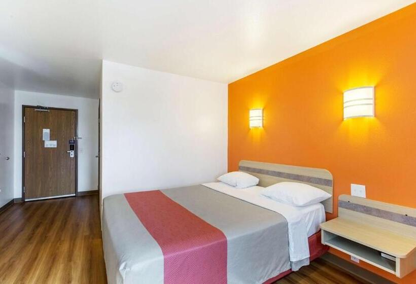Номер Стандарт Адаптированный для Инвалидов, Motel 6 Baraboo, Wi   Lake Delton Wisconsin Dells