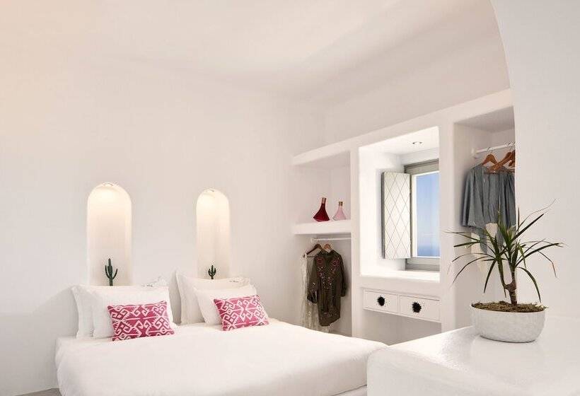 سوییت اجرایی, Skyfall Suites  Adults Only