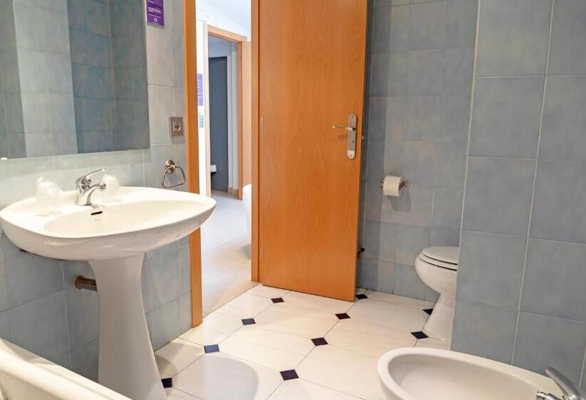 اتاق استاندارد سه نفره, Alda Centro Palencia