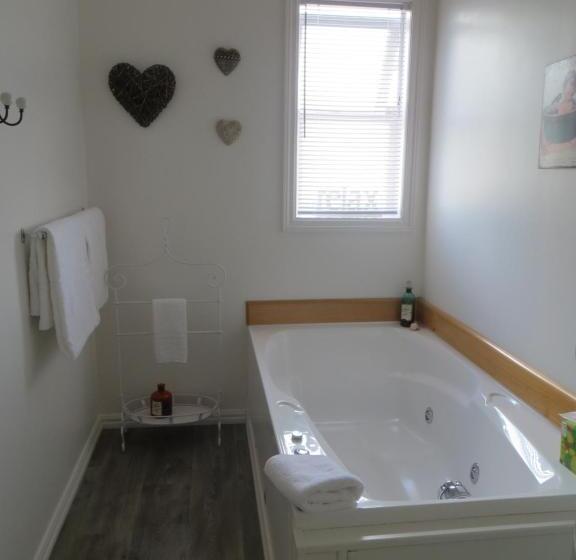 스위트, Cotswold Cottage