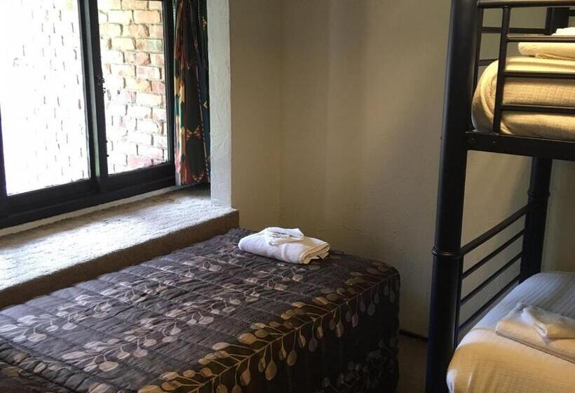 اتاق خانوادگی, Woodlands Motels And Apartments