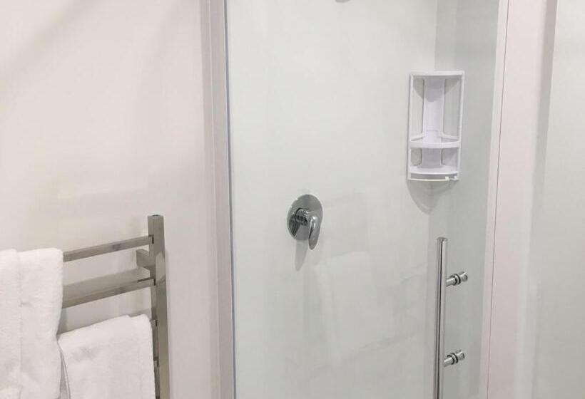 سوییت سوپریور, Woodlands Motels And Apartments