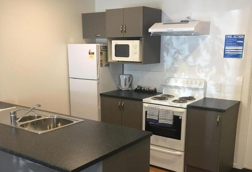 سوییت سوپریور, Woodlands Motels And Apartments