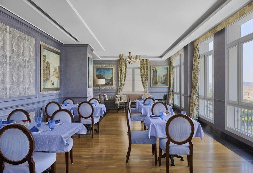 סוויטה מלכותית, Royal Maxim Palace Kempinski Cairo