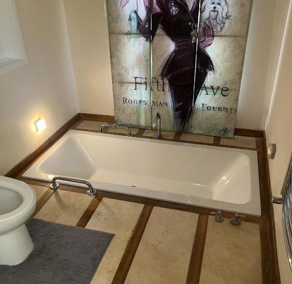 Четырехместный Номер Superior, Beverley Budget Inn