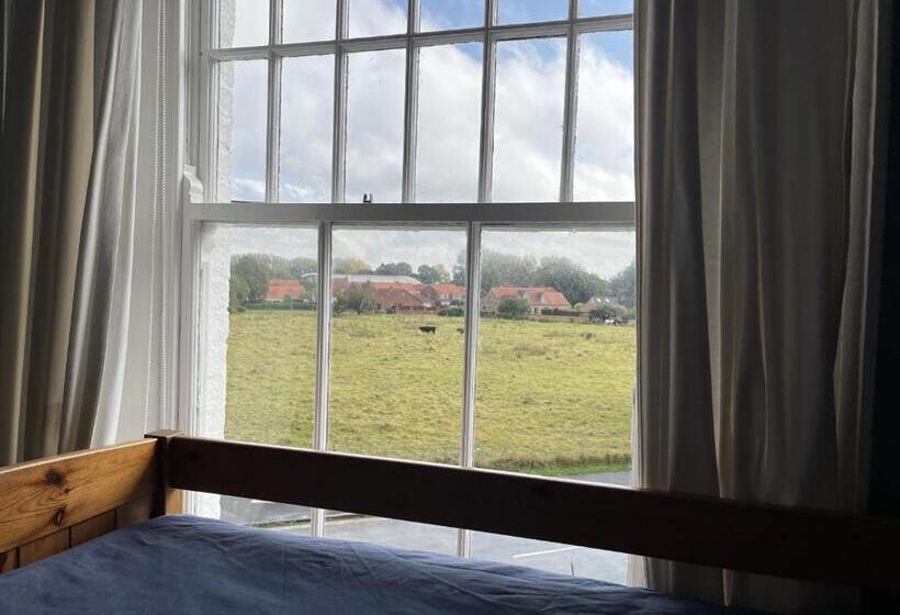 Семейный Номер Вид на Сад, Beverley Budget Inn