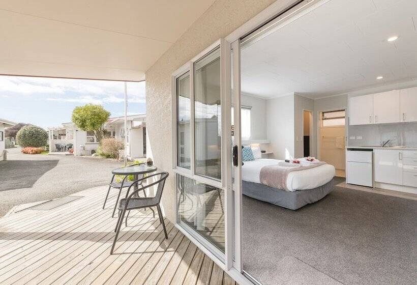 스탠다드 스튜디오, Abbey Court Motel
