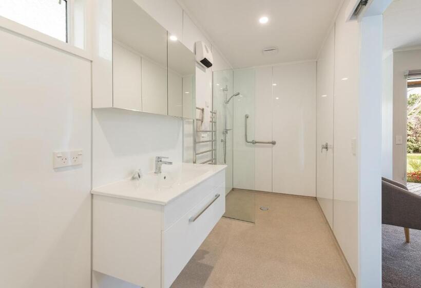 Студия Стандарт, Abbey Court Motel