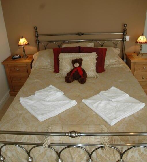 Family Suite, Queens Head