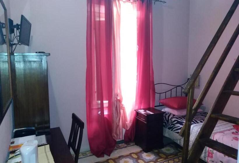 اتاق استاندارد سه نفره, La Corte Di Lucina