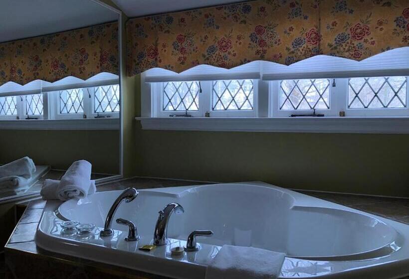 Номер Deluxe, Leaside Manor