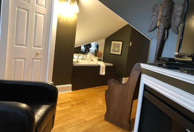 Номер Deluxe, Leaside Manor