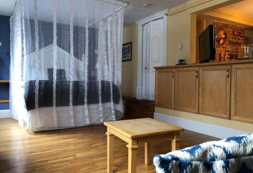 Студия Стандарт, Leaside Manor