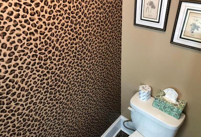 Номер Deluxe, Leaside Manor