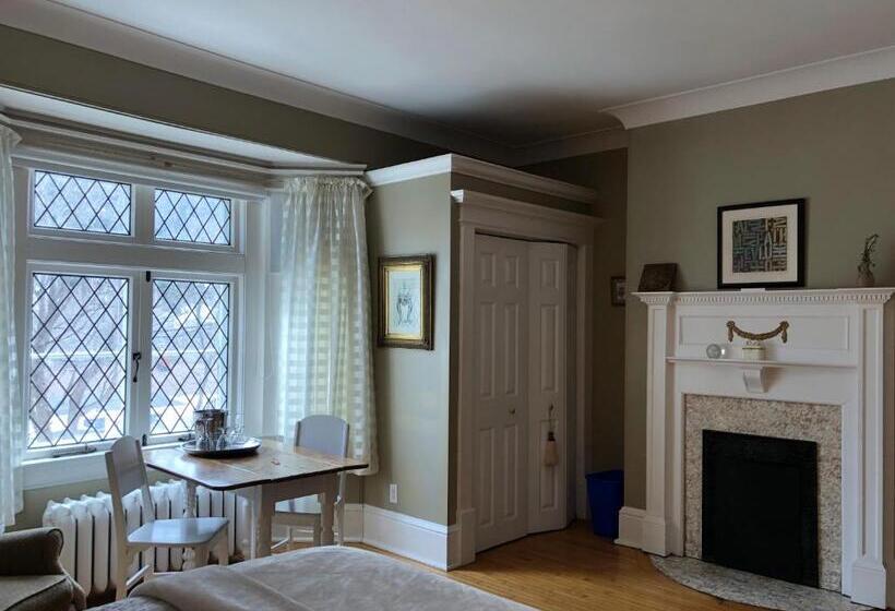 Номер Deluxe, Leaside Manor