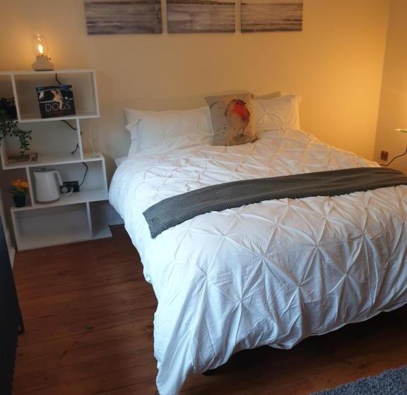 Стандартный Номер Кровать Кинг, Little Robin Gate   Free Parking   Central   10 Min Walk To Train Station