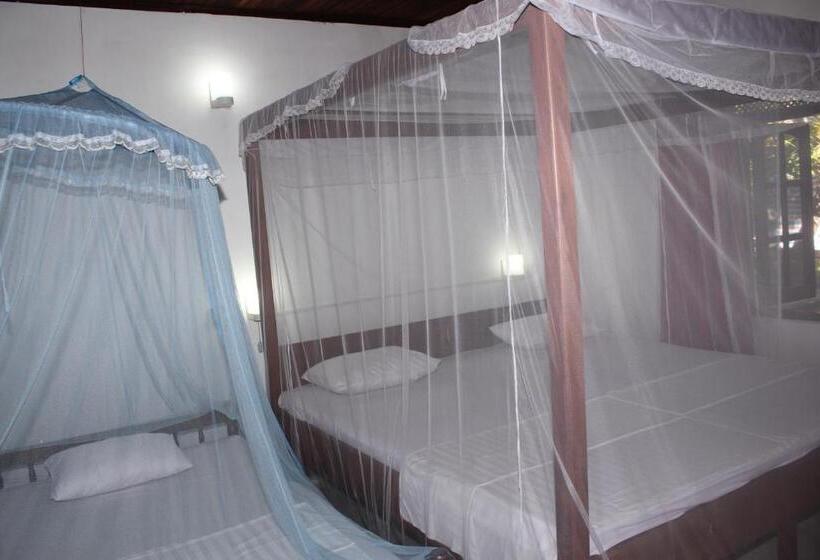 Трехместный Номер Стандарт Вид на Бассейн, Jagabay Resort & Surfing School