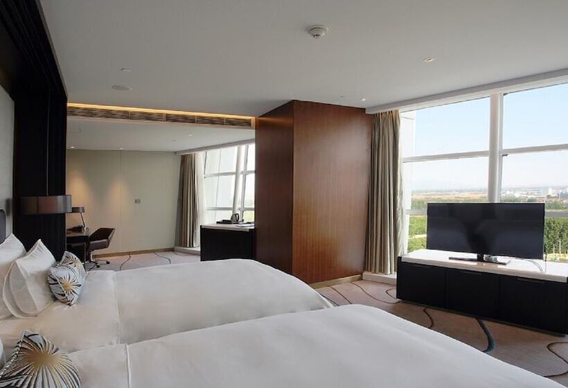 اتاق پریمیوم با چشم‌انداز دریاچه, Sunrise Kempinski