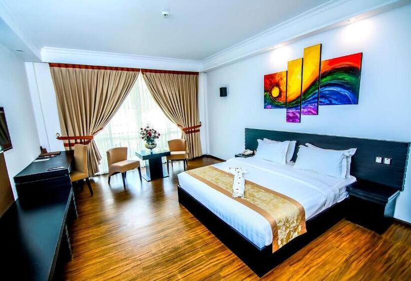 Номер Deluxe, The Covanro Airport Hotel   Katunayake