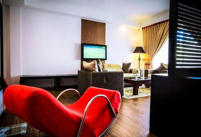 Полулюкс, The Covanro Airport Hotel   Katunayake