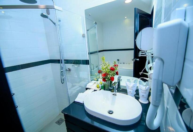 Номер Superior, The Covanro Airport Hotel   Katunayake
