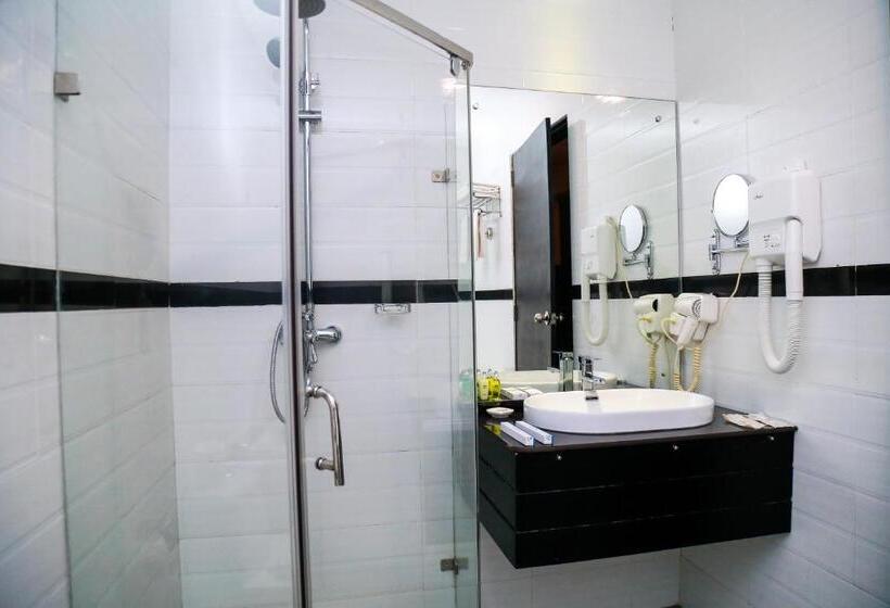 Номер Superior, The Covanro Airport Hotel   Katunayake