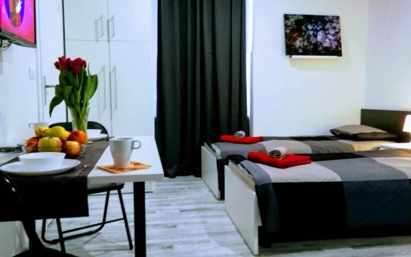 스탠다드 스튜디오, Pula Center Rooms