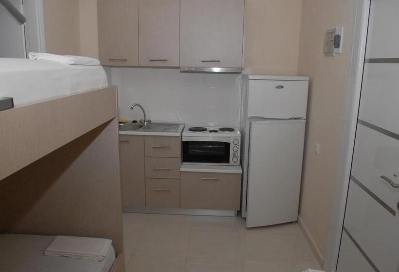 غرفة عائلية, Eleni Kandilari Rooms