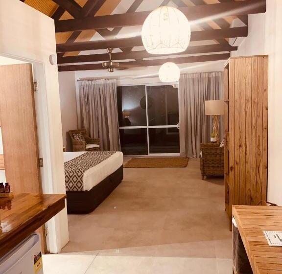 سوییت سوپریور با چشم‌انداز دریا, Tongan Beach Resort