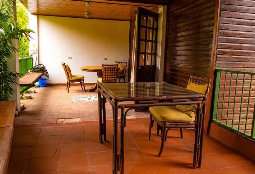 Люкс Deluxe Кровать Кинг, Los Quetzales Ecolodge & Spa