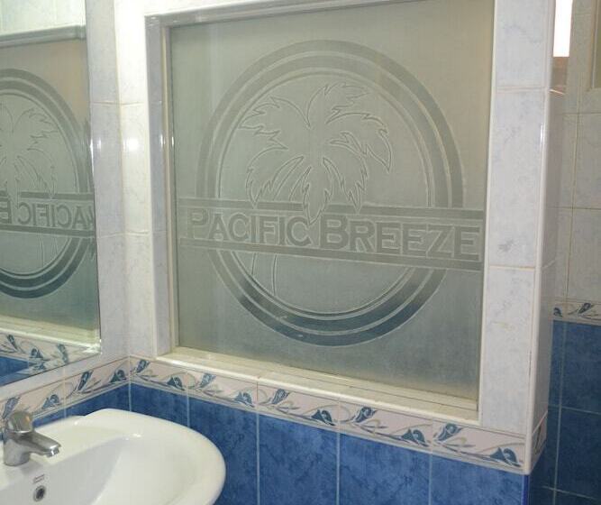 标准间带游泳池, Pacific Breeze Hotel And Resort