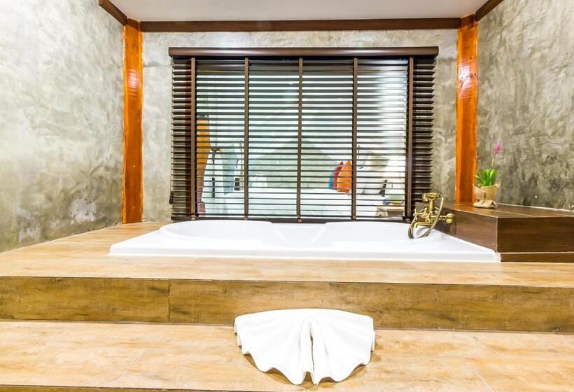Номер Deluxe, The Chaya Resort And Spa