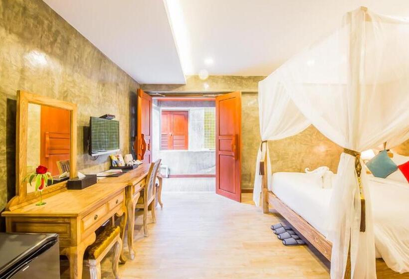 Номер Deluxe, The Chaya Resort And Spa