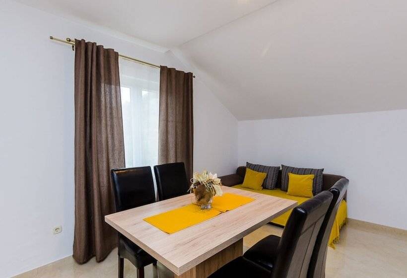 آپارتمان 1 خوابه با بالکن و چشم‌انداز دریا, Apartments Sandito