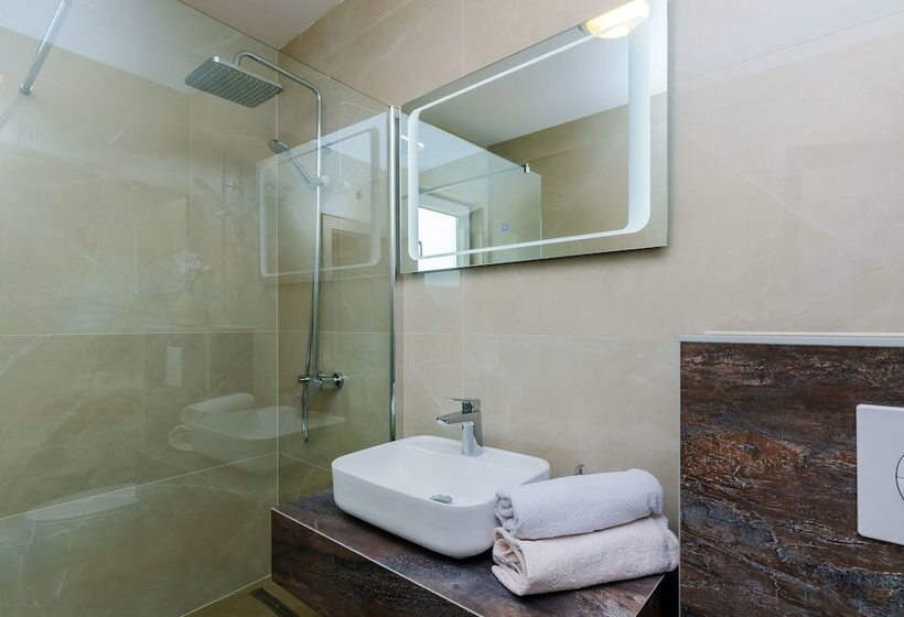 آپارتمان 1 خوابه با بالکن و چشم‌انداز دریا, Apartments Sandito
