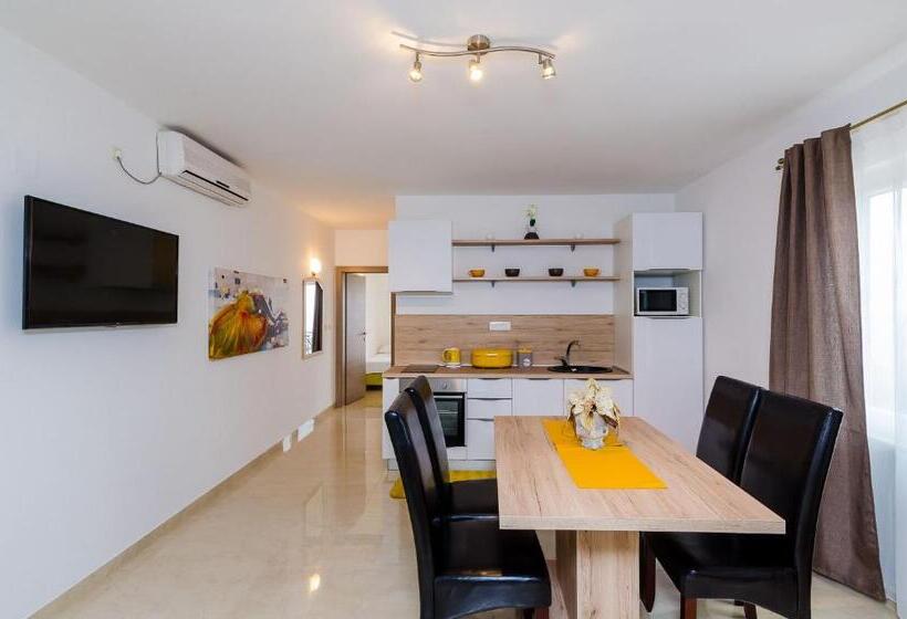 آپارتمان 1 خوابه با بالکن و چشم‌انداز دریا, Apartments Sandito