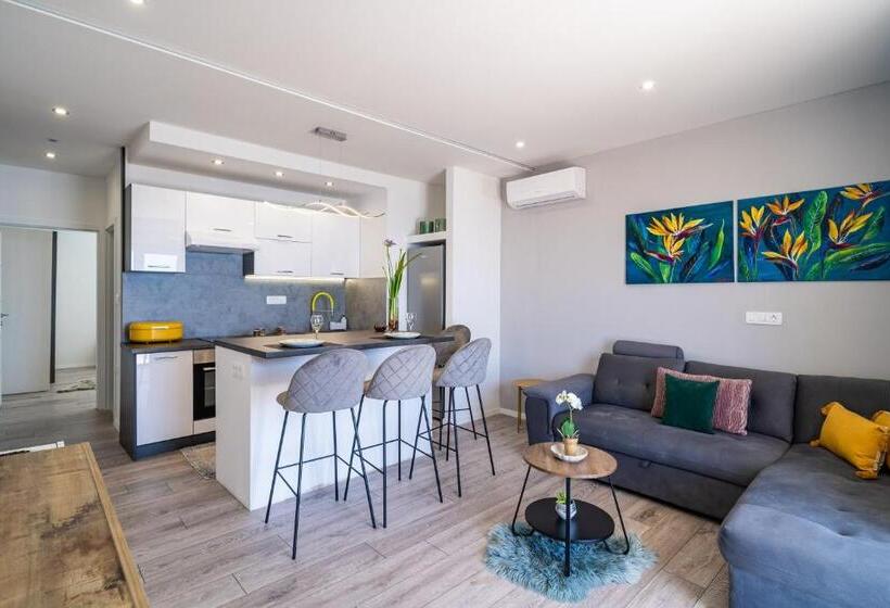 آپارتمان سوپریور 1 خوابه با چشم‌انداز دریا, Apartments Sandito