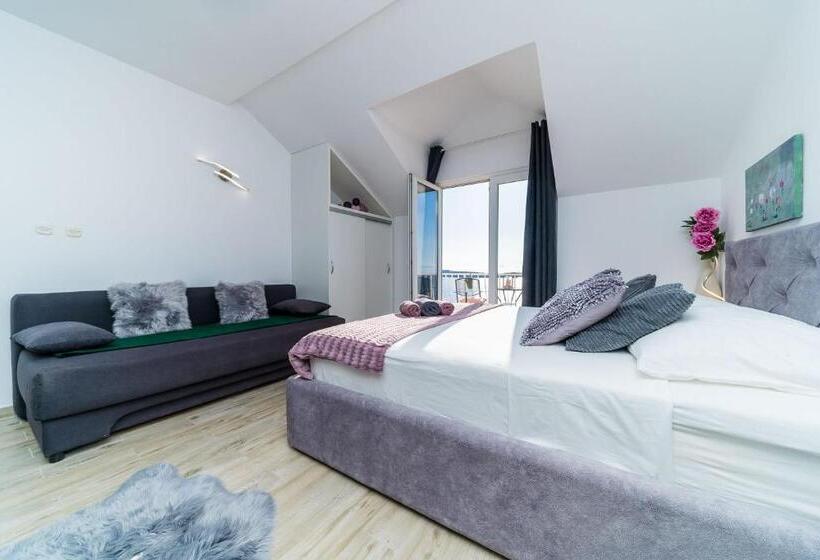 استودیو استاندارد با چشم‌انداز دریا و بالکن, Apartments Sandito