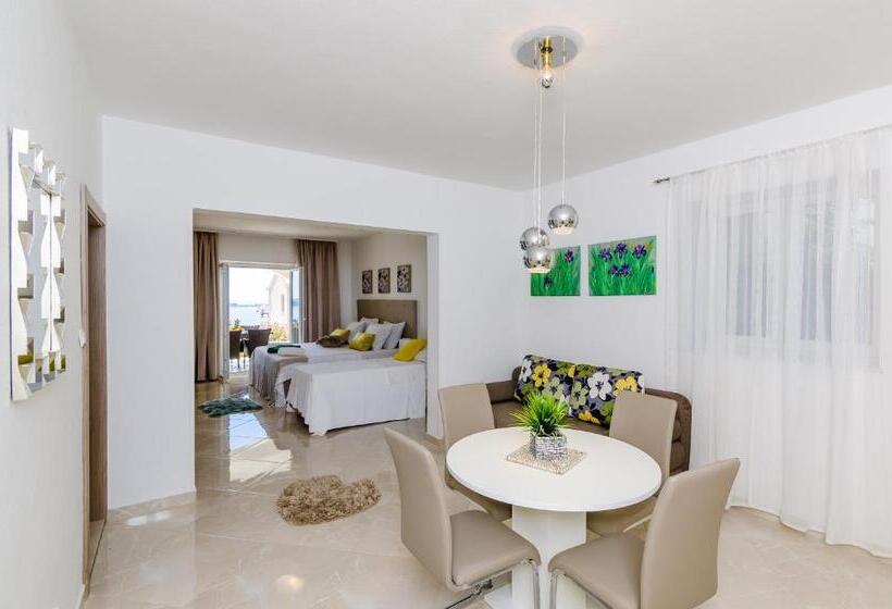 1 Bedroom Apartment with Terrace Sea View, Apartments Sandito