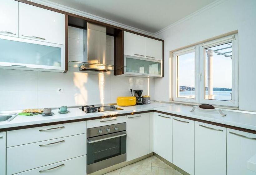 آپارتمان 2 خوابه با چشم‌انداز دریا, Apartments Sandito
