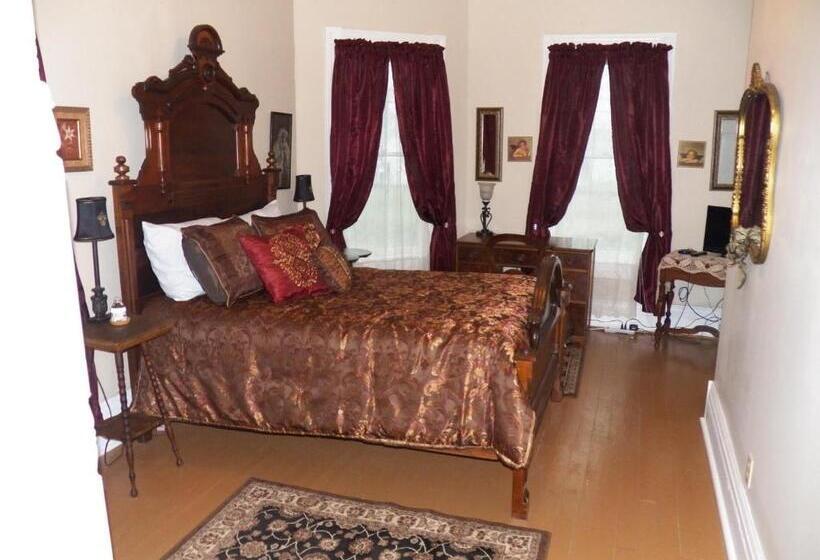 스탠다드 룸 킹사이즈 침대, Grand Victorian Inn