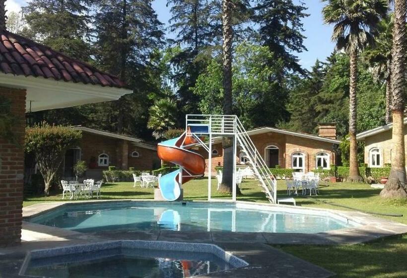 ガーデンビューの３ベッドルームビラ, Villa Monarca Inn