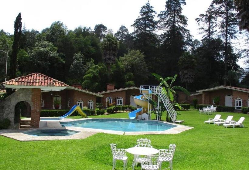 ガーデンビューの３ベッドルームビラ, Villa Monarca Inn