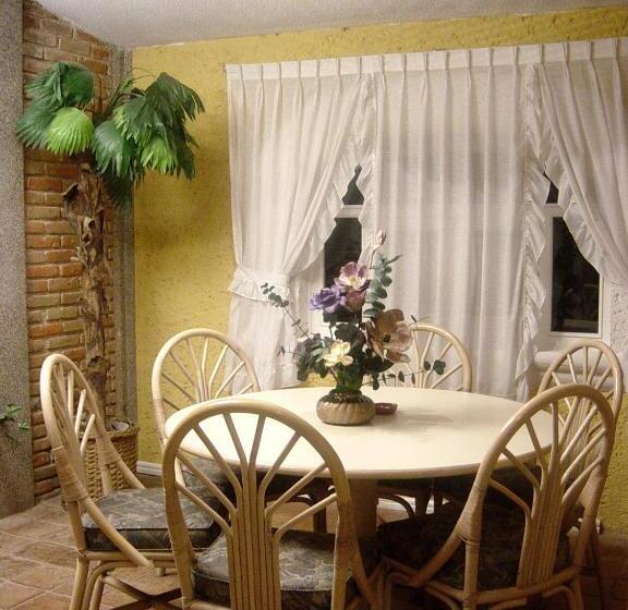 ツーベッドルーム　ヴィラ, Villa Monarca Inn